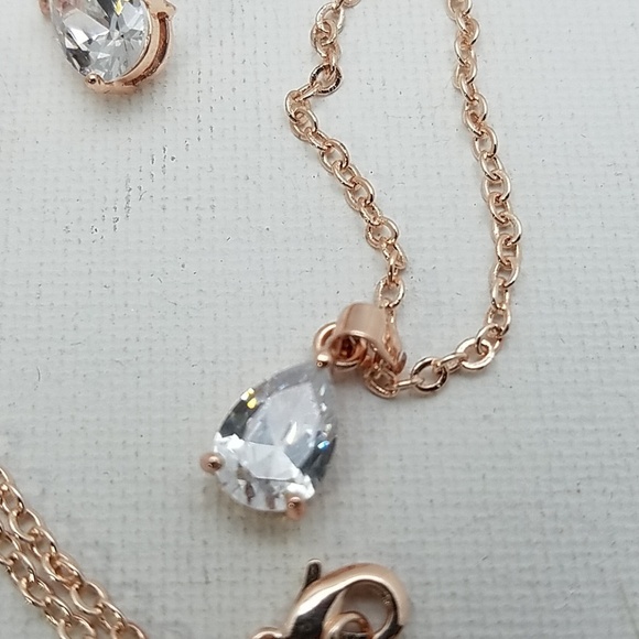 Rose Gold Tone 18" Necklace Earrings Set Clear - Picture 3 of 3